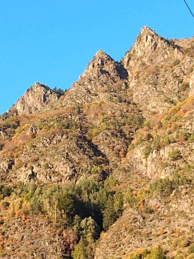 Chambre Ou Gite Dans Une Maison De Montagne - De Suzon A Zelie Entraigues  Eksteriør billede